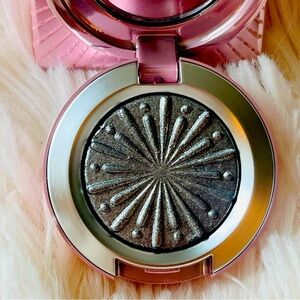 MAC Cosmetics Eyeshadow “Silver Bells” Frosted Fireworks Collection Silver NWB